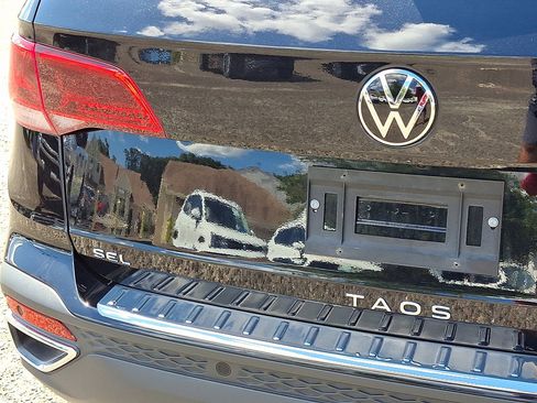 Used 2022 Volkswagen Taos SEL image 17