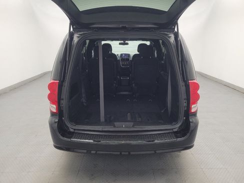 Used 2018 Dodge Grand Caravan SE FWD image 29