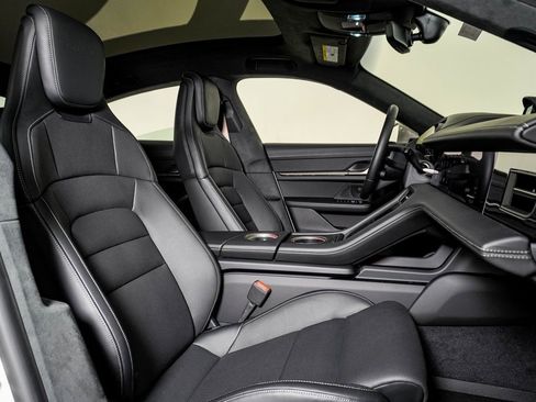 New 2025 Porsche Taycan Turbo image 15