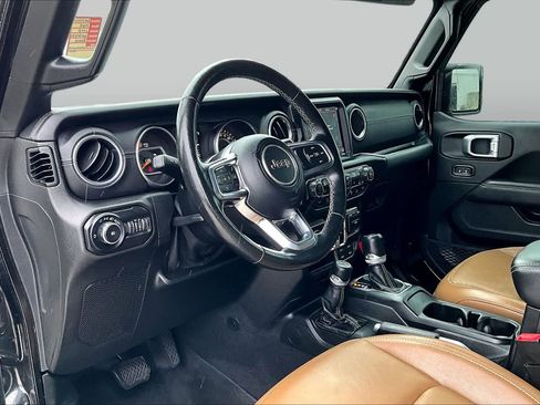 Used 2020 Jeep Wrangler Unlimited Sahara AWD/4WD image 18