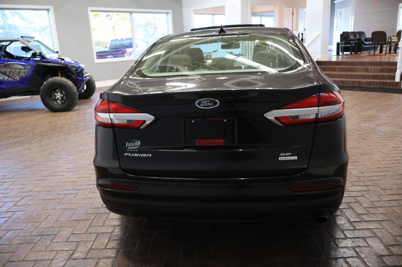 Used 2020 Ford Fusion SEL FWD image 5
