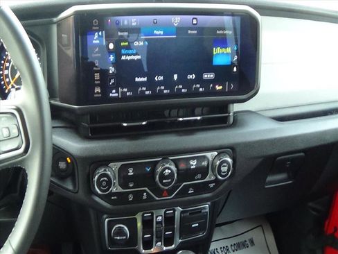 Certified 2025 Jeep Wrangler Sport S image 21