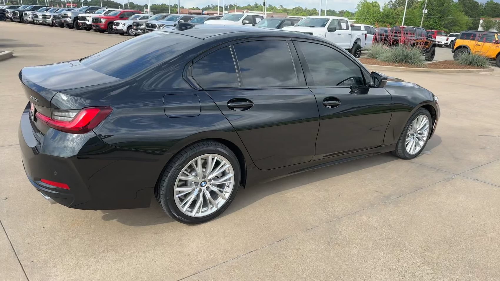 Used 2023 BMW 330i Sedan w/ Driving Assistance Package RWD image 9