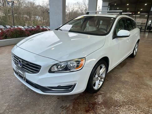 Used 2015 Volvo V60 T5 Premier image 3