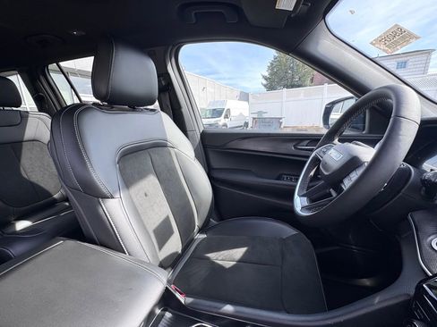 Used 2025 Jeep Grand Cherokee L Altitude image 20