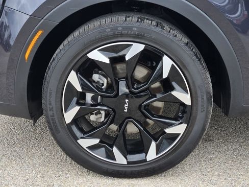 Certified 2025 Kia Sorento EX image 10