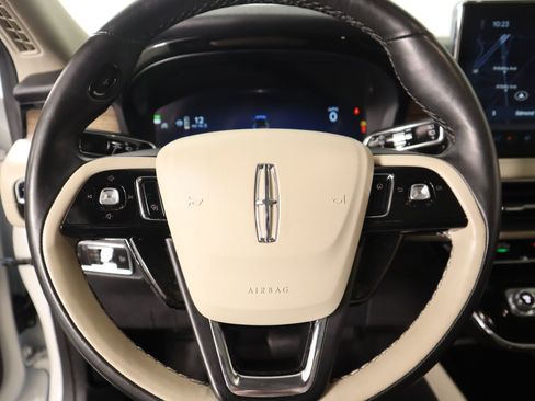 Used 2025 Lincoln Corsair Reserve image 3
