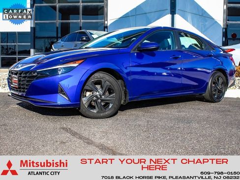 Used 2023 Hyundai Elantra SEL image 1