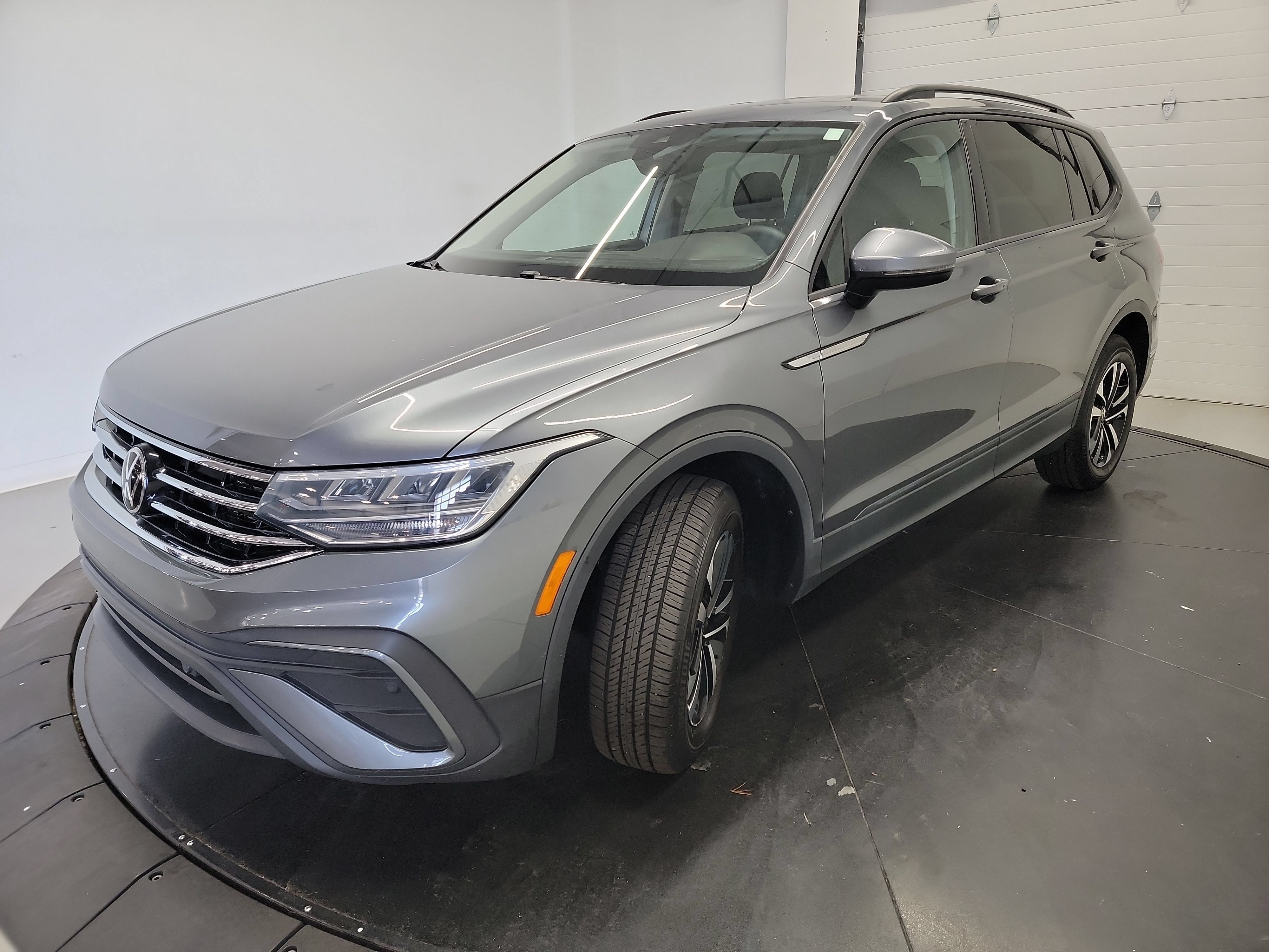 Used 2023 Volkswagen Tiguan S AWD/4WD image 3