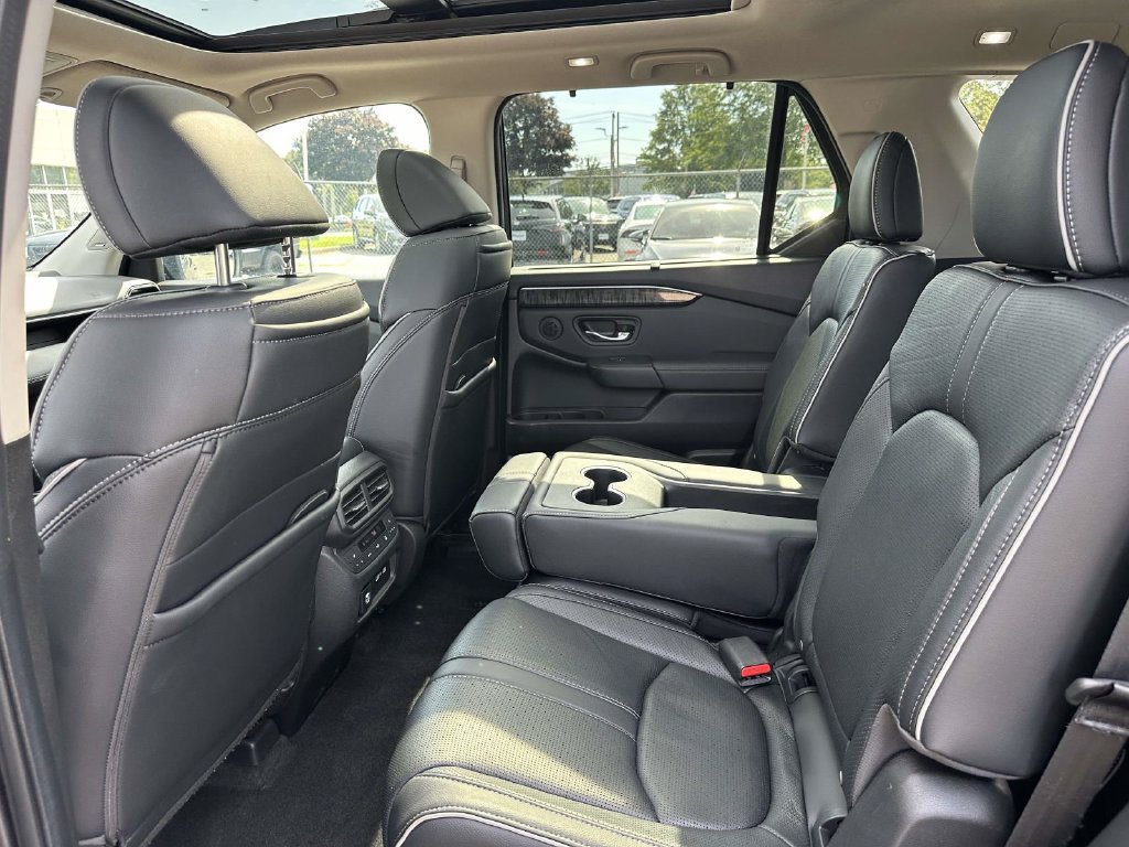 Used 2023 Honda Pilot Elite image 9