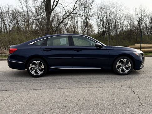 Used 2019 Honda Accord EX image 32