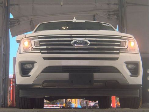 Used 2020 Ford Expedition Max XLT w/ Equipment Group 202A RWD image 3