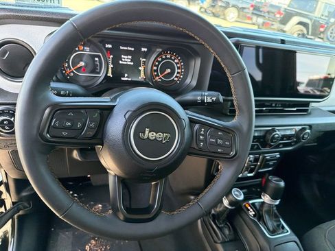Used 2024 Jeep Gladiator Sport AWD/4WD image 18