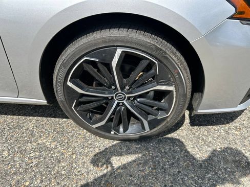Used 2025 Nissan Altima 2.5 SR FWD image 26