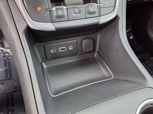 Used 2024 GMC Terrain SLE image 8