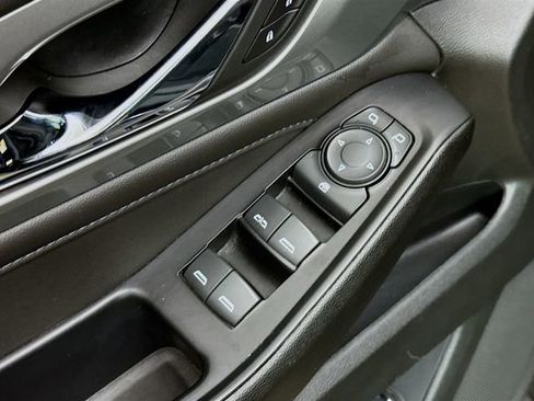 Used 2023 Chevrolet Traverse LT image 20