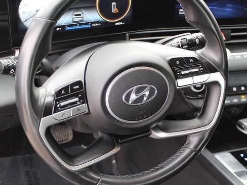 Used 2023 Hyundai Elantra SEL w/ Convenience Package image 12