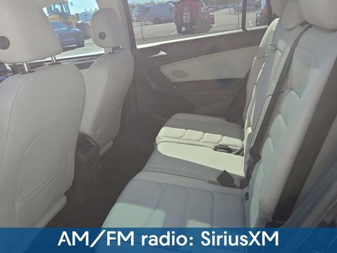 Used 2018 Volkswagen Tiguan SEL Premium image 6