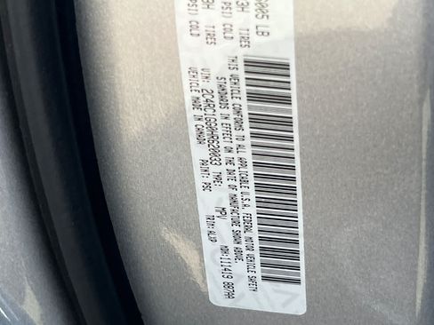 Used 2017 Chrysler Pacifica Limited w/ UConnect Theater Package FWD image 37