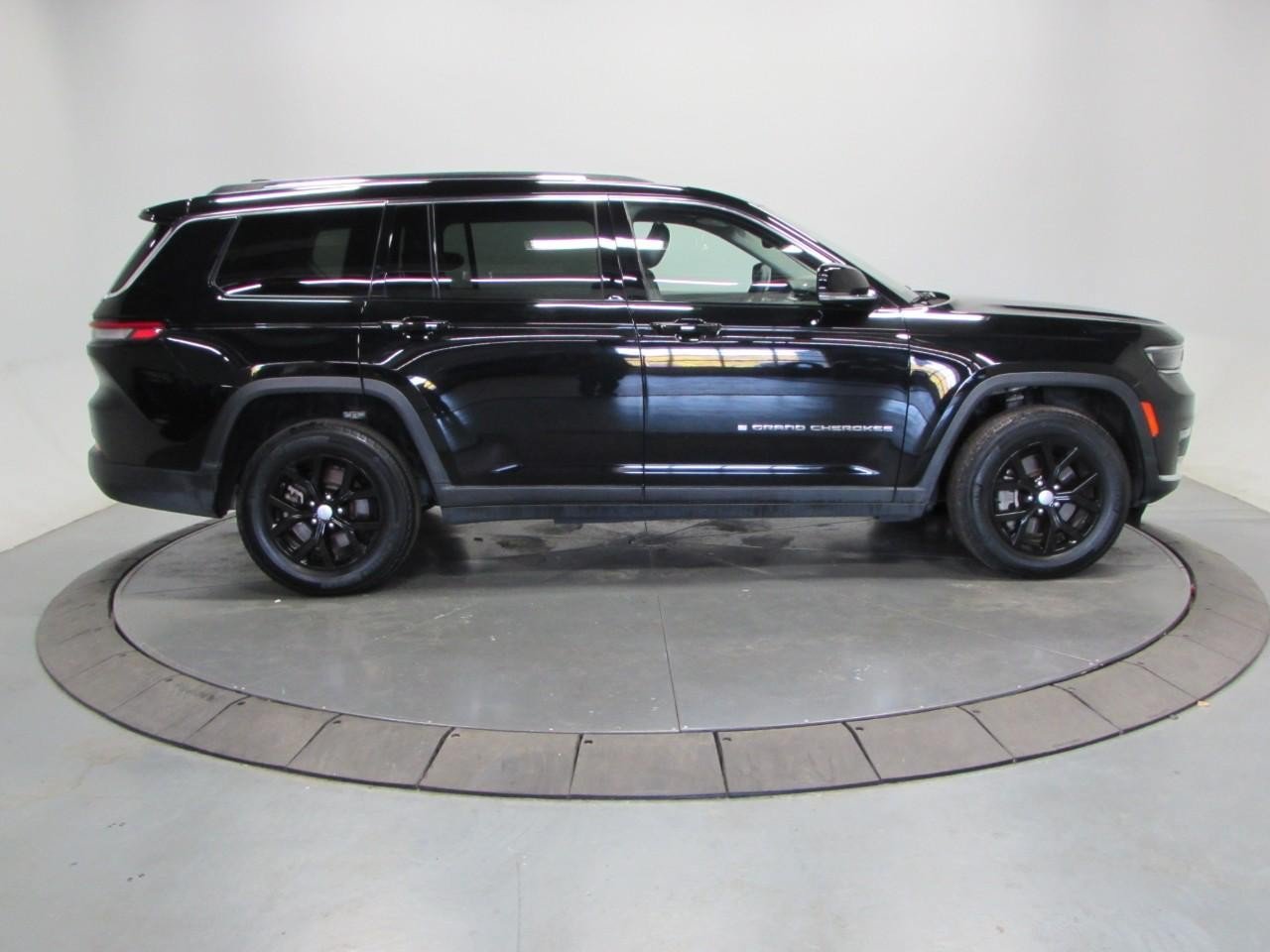 Used 2023 Jeep Grand Cherokee L Limited AWD/4WD image 8
