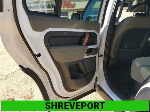 Used 2023 Land Rover Defender 110 SE image 9