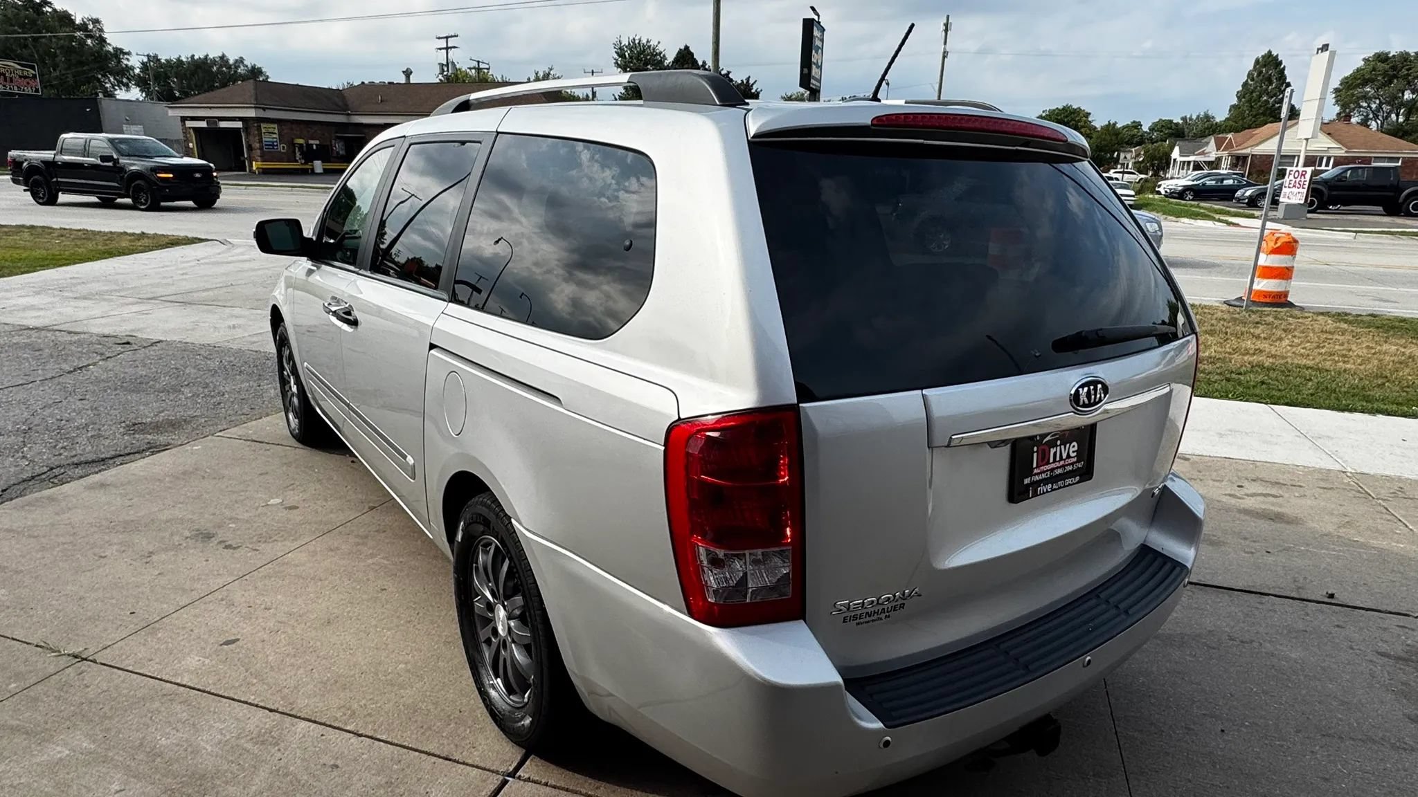 Used 2012 Kia Sedona EX w/ Luxury Pkg FWD image 6