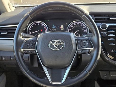 Certified 2018 Toyota Camry XLE image 11