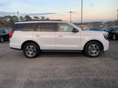 Used 2025 Ford Expedition Active image 2