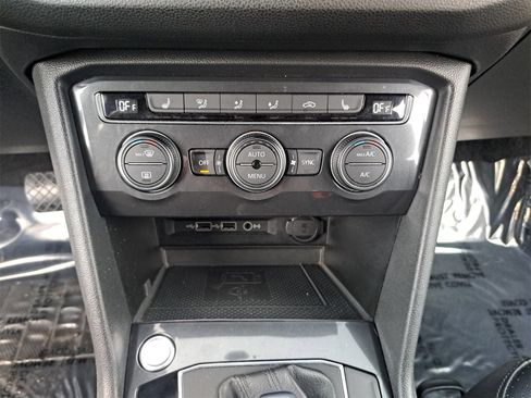Used 2020 Volkswagen Tiguan SE image 23