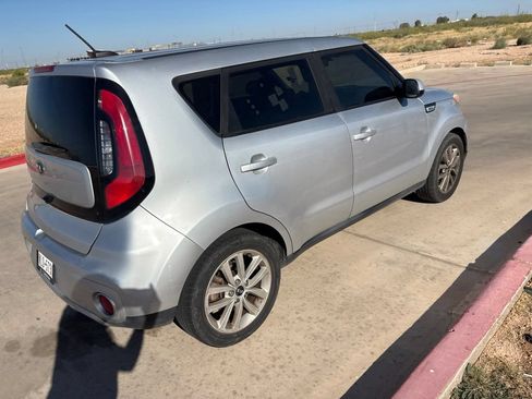 Used 2018 Kia Soul + FWD image 18