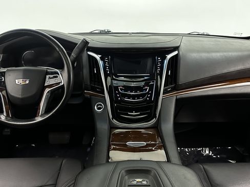 Used 2019 Cadillac Escalade Luxury image 30