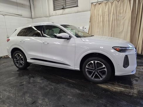 Used 2025 Audi Q5 Premium Plus w/ Premium Plus image 8