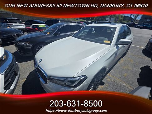 Used 2021 BMW 530i xDrive w/ Premium Package AWD/4WD image 2