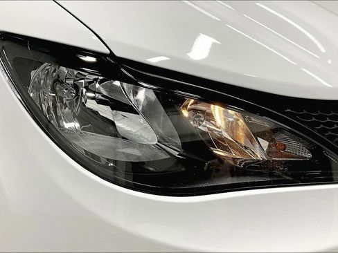 Used 2023 Chrysler Voyager LX image 30