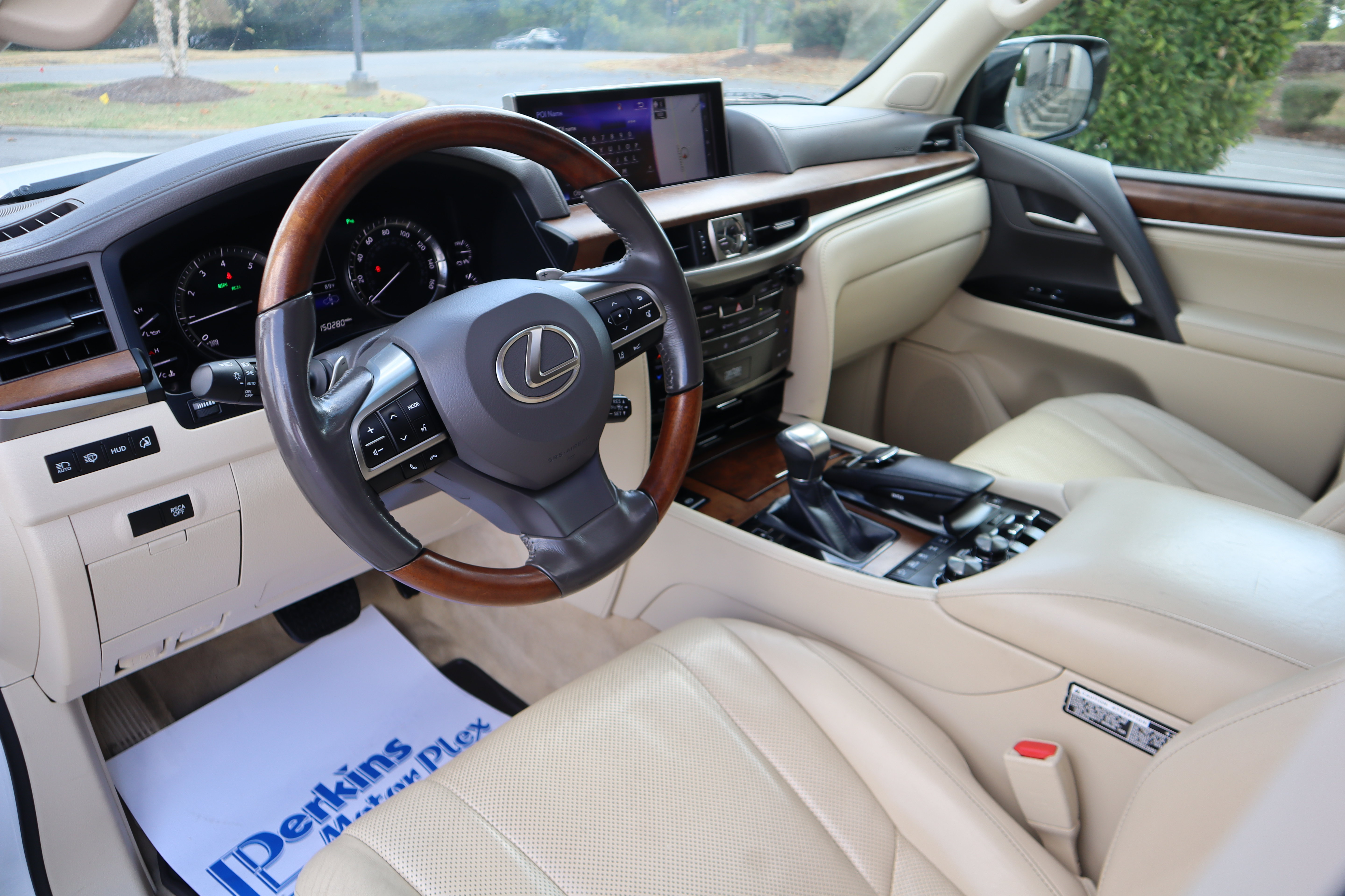 Used 2016 Lexus LX 570 4WD w/ Luxury Package image 28