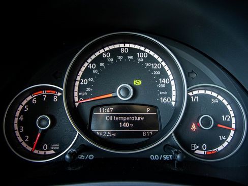 Used 2014 Volkswagen Beetle R-Line image 33