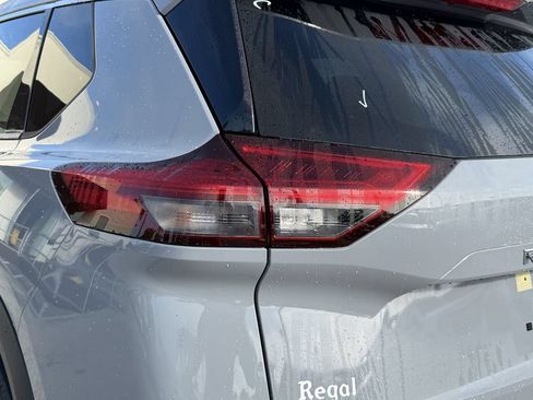 Used 2021 Nissan Rogue SL w/ Premium Package FWD image 11