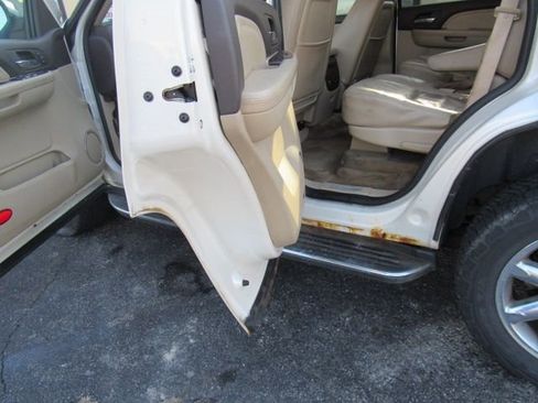 Used 2009 GMC Yukon Denali image 25