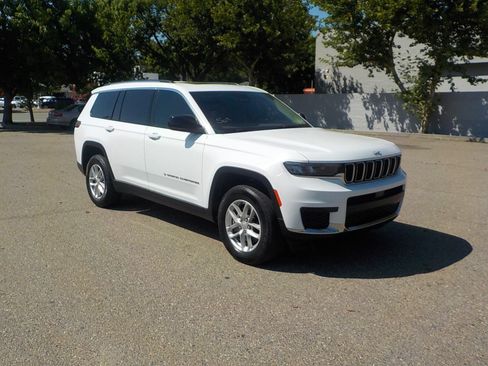 Used 2024 Jeep Grand Cherokee L Laredo w/ Luxury Tech Group I AWD/4WD image 3