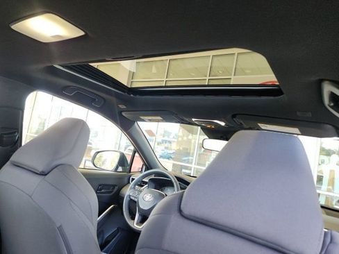 Used 2024 Toyota Corolla Cross SE image 21