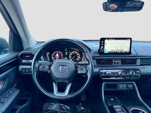 Used 2025 Honda Pilot Touring image 23