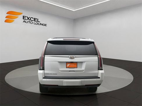 Used 2017 Cadillac Escalade ESV Premium Luxury image 4
