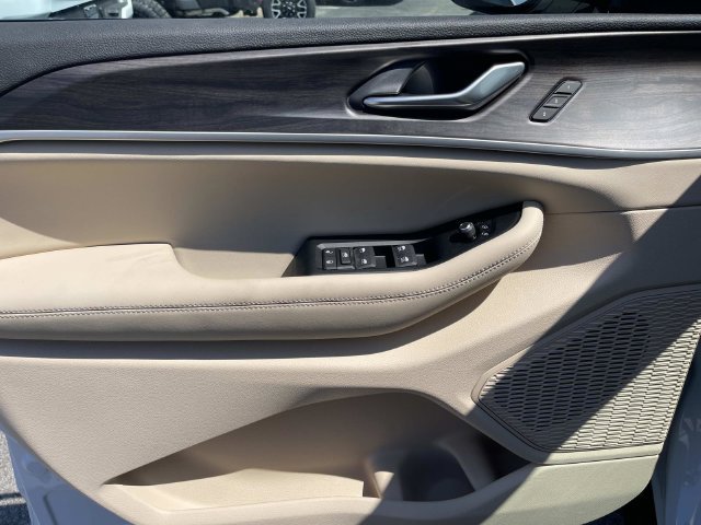 New 2026 Jeep Grand Cherokee Limited w/ Limited Altitude Package RWD image 23