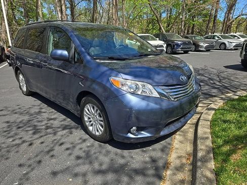 Used 2016 Toyota Sienna XLE Premium image 12
