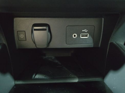 New 2025 Nissan Versa SV w/ Trunk Package image 31