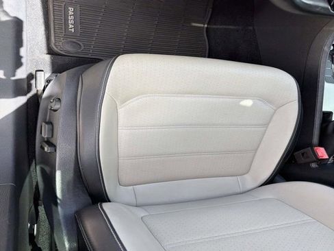 Used 2020 Volkswagen Passat 2.0T R-Line image 9