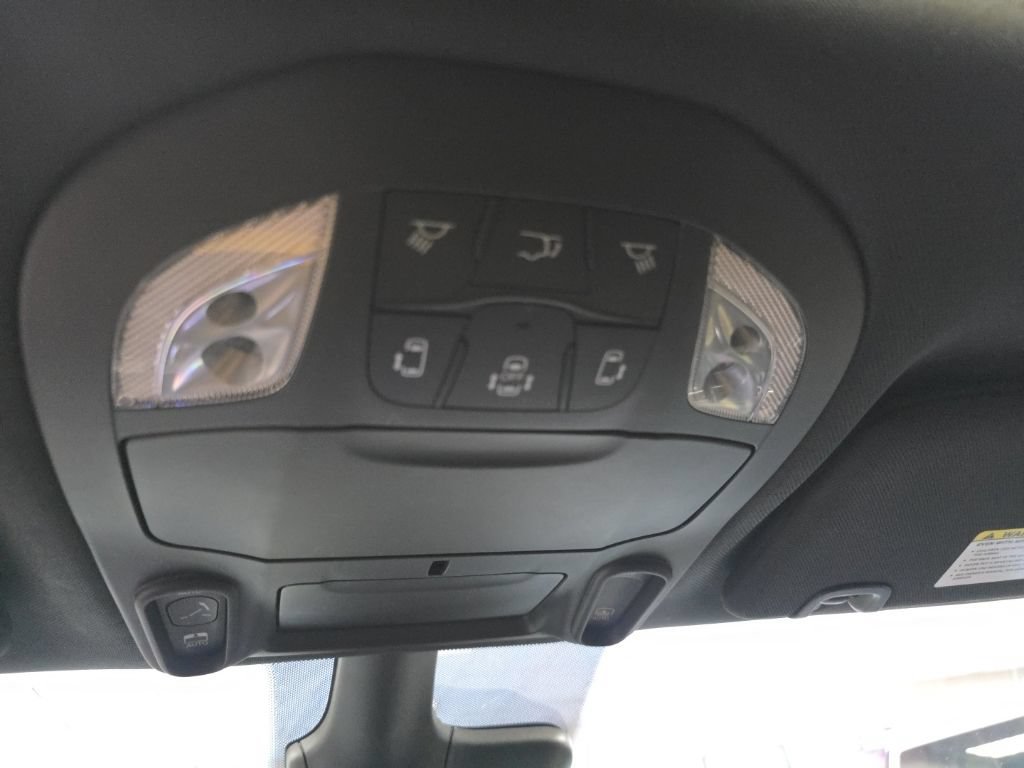 Used 2025 Chrysler Pacifica Limited FWD image 37
