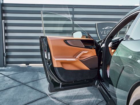 Used 2026 Ferrari Purosangue image 41