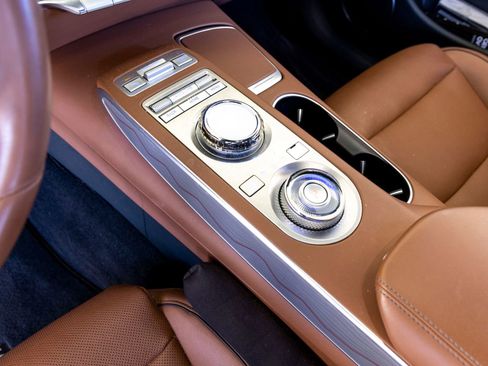 Used 2023 Genesis GV70 2.5T w/ Advanced Package image 18