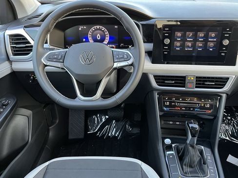 New 2026 Volkswagen Taos SE AWD/4WD image 8
